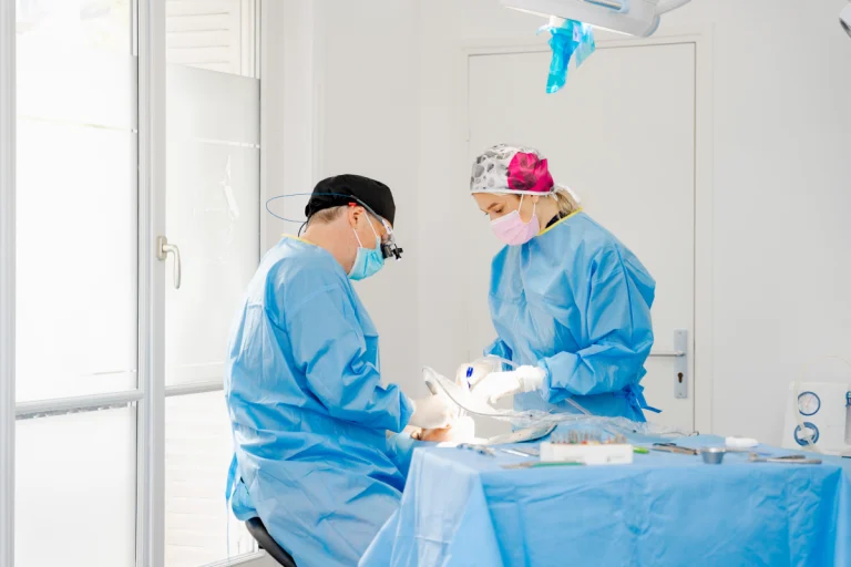 Bloc opératoire du cabinet lors d’une chirurgie orale
